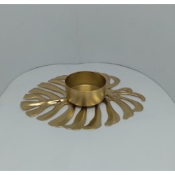 1- Porta vela de metal dorado hoja 13.5x10cm (vela de 4x2cm)