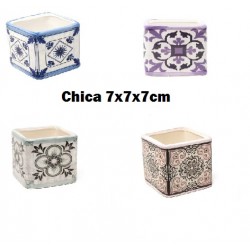 Maceta de ceramica cuadrada estampada Chica 7x7x7cm